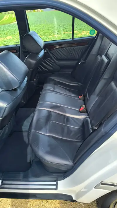 Mercedes-Benz C 280 Eleganz — Berline de prestige années 90, entretien exemplaire — Miniatura 17