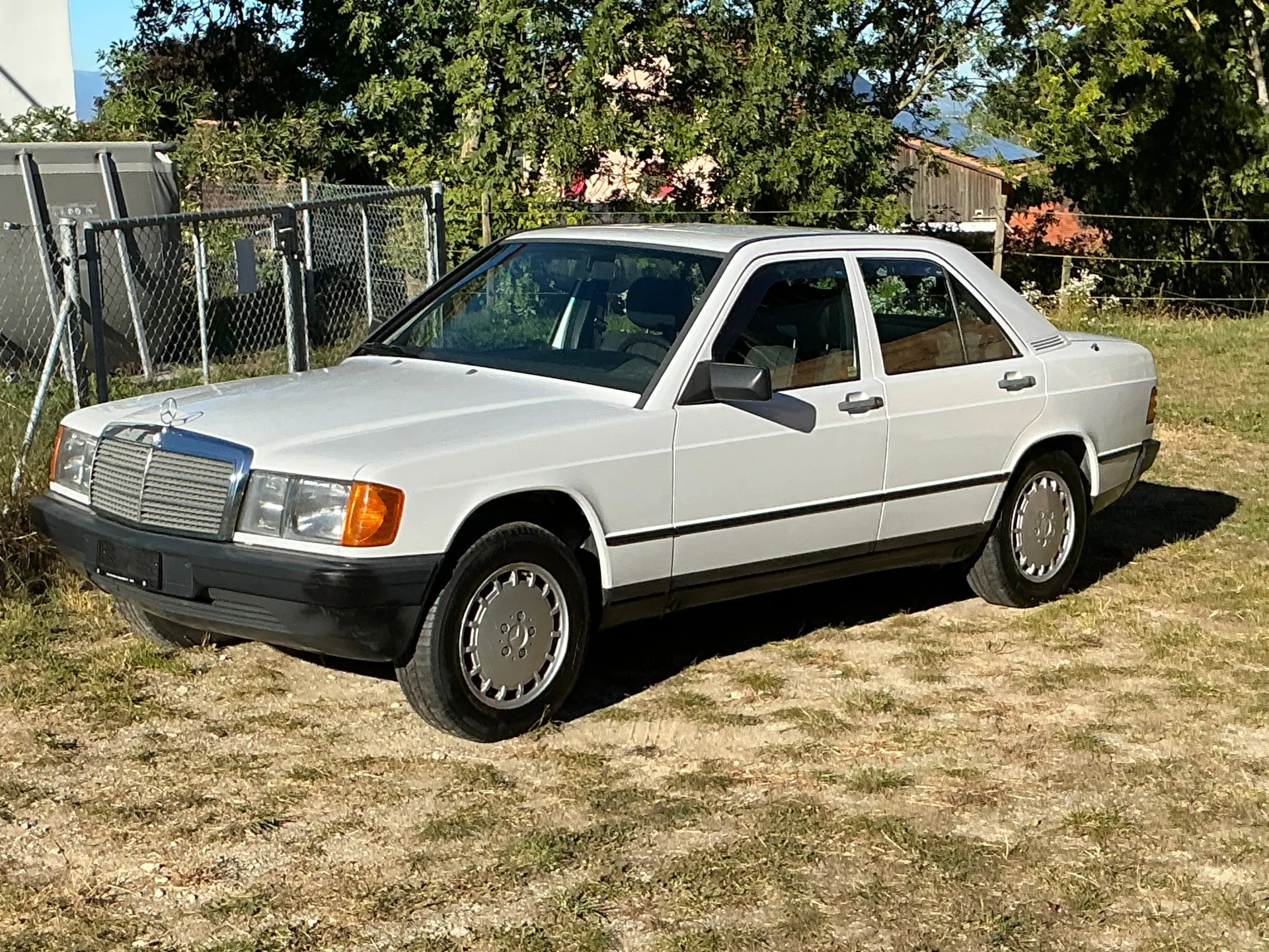 Mercedes-Benz 190 E 2.0 1987 — Berline de légende, expertise vétéran, toit ouvrant