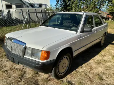 Mercedes-Benz 190 E 2.0 1987 — Berline de légende, expertise vétéran, toit ouvrant — Thumbnail 13