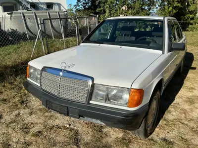 Mercedes-Benz 190 E 2.0 1987 — Berline de légende, expertise vétéran, toit ouvrant — Thumbnail 17