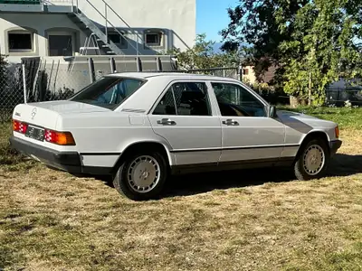 Mercedes-Benz 190 E 2.0 1987 — Berline de légende, expertise vétéran, toit ouvrant — Thumbnail 16