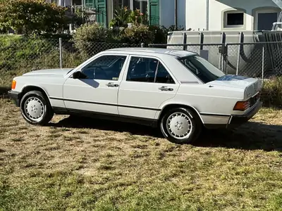 Mercedes-Benz 190 E 2.0 1987 — Berline de légende, expertise vétéran, toit ouvrant — Thumbnail 19