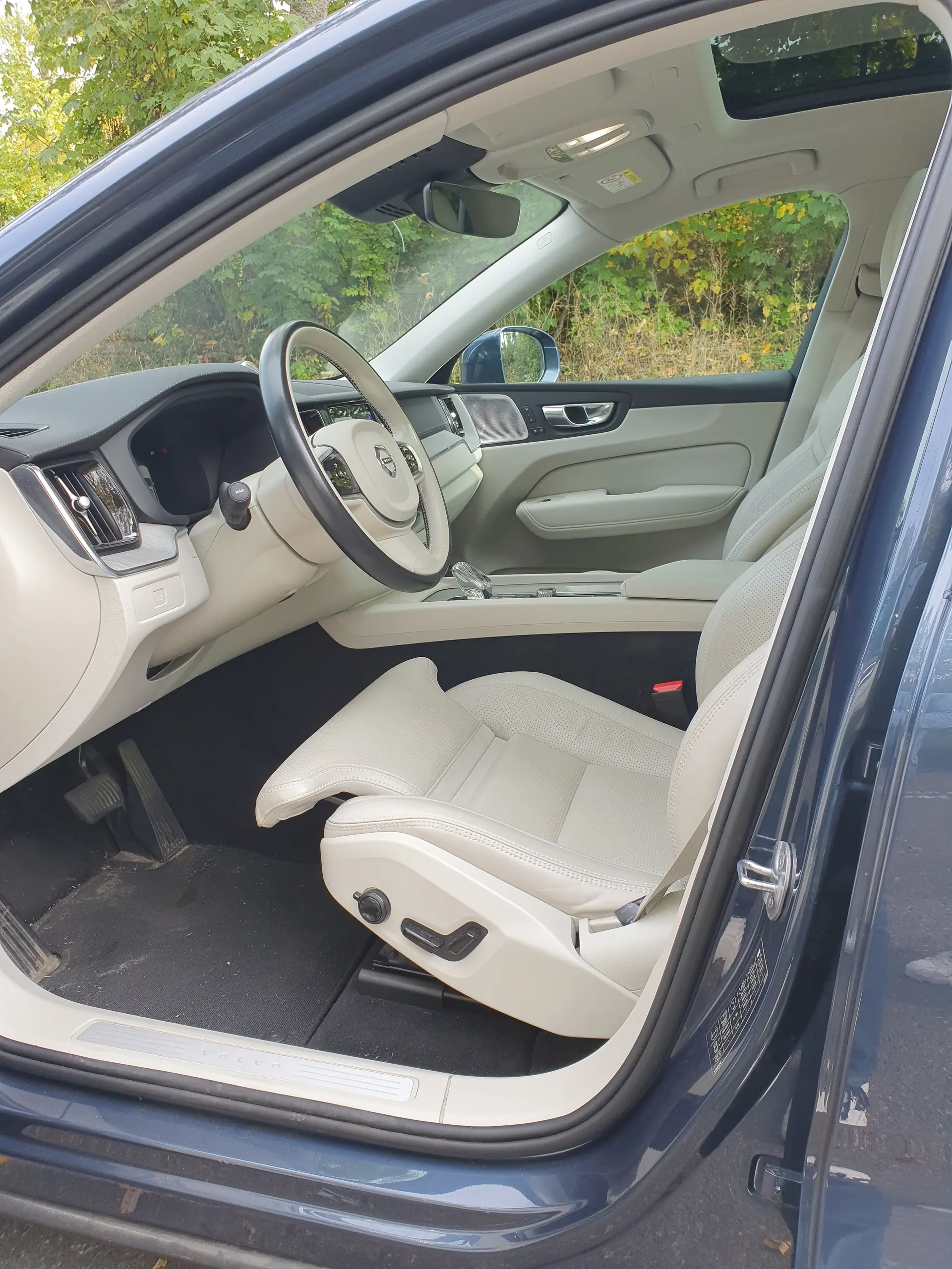 Volvo XC60 2023 occasion La Chaux-de-Fonds — 4