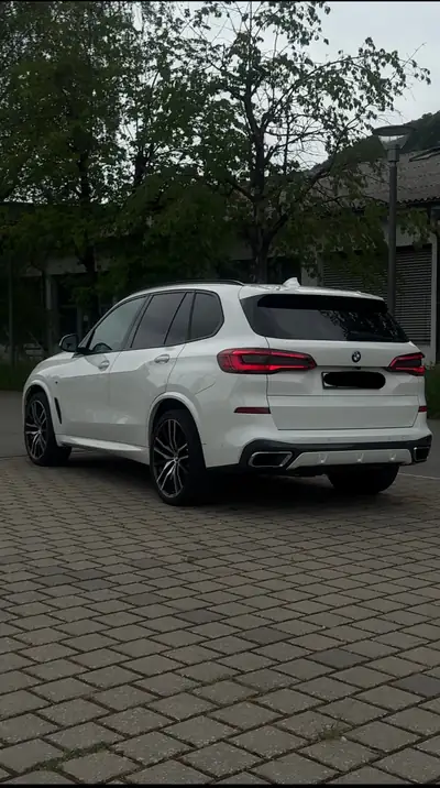BMW X5 40i xDrive — SUV premium 7 places, 340 ch et seulement 59 000 km — Heckansicht