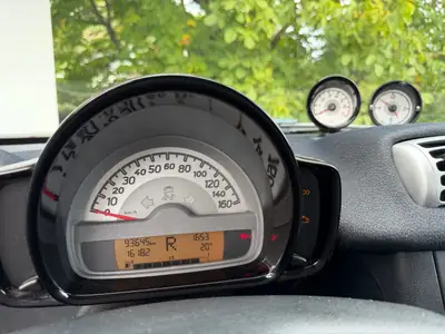 Smart Fortwo 1000 71 Swiss Edition MHD — Cabriolet urbain, consommation record — rear view