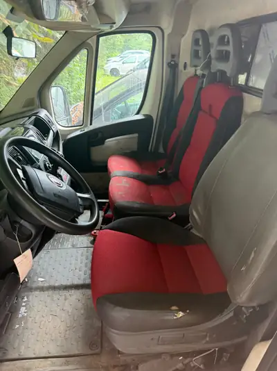 Fiat Ducato 2014 — Fourgon robuste diesel, 130 000 km, parfait professionnel — Detail