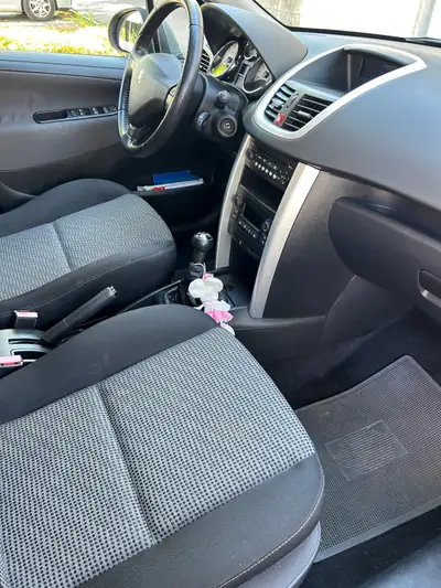 Peugeot 207 1.6 16V Sport — Berline compacte fiable, 121'000 km, sans sinistre — interior