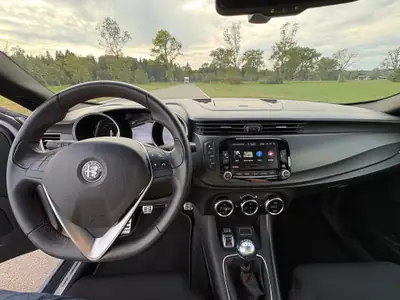 Alfa Romeo Giulietta 1.4 TB Sprint — Berline dynamique, 36 000 km seulement — détail