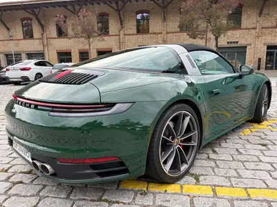 Porsche 911 Carrera 4S Cabriolet — 450 ch, Boîte manuelle, British Racing Green métallisé — cruscotto