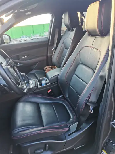 Jaguar E-PACE 2.0 T 250 Chequered Flag AWD — SUV dynamique, 66 750 km, traction intégrale — détail