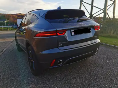 Jaguar E-PACE 2.0 T 250 Chequered Flag AWD — SUV dynamique, 66 750 km, traction intégrale — intérieur