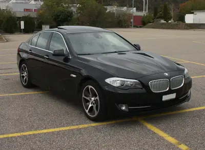 BMW ActiveHybrid 5 SAG — Berline hybride performante, 153 000 km, traction arrière — Außenansicht