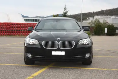 BMW ActiveHybrid 5 SAG — Berline hybride performante, 153 000 km, traction arrière — Seitenansicht