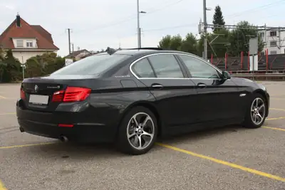 BMW ActiveHybrid 5 SAG — Berline hybride performante, 153 000 km, traction arrière — Innenraum