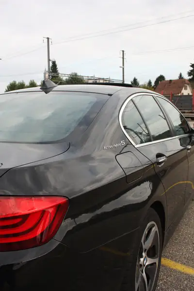 BMW ActiveHybrid 5 SAG — Berline hybride performante, 153 000 km, traction arrière — Armaturenbrett