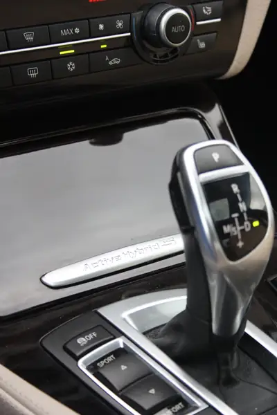 BMW ActiveHybrid 5 SAG — Berline hybride performante, 153 000 km, traction arrière — Miniatur 9