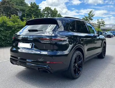 Porsche Cayenne 3.0 V6 — SUV premium 340 ch, kilométrage modéré — côté