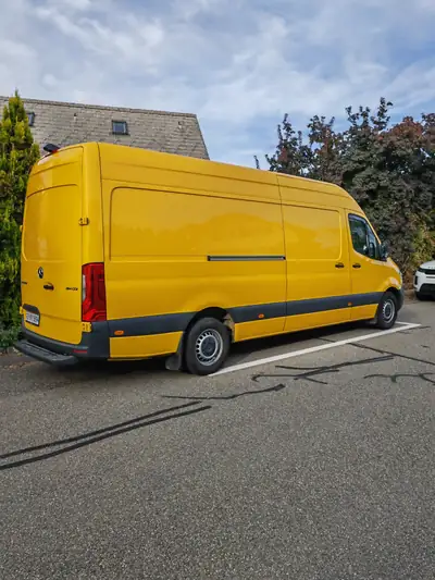 Mercedes-Benz Sprinter 2.2 CDI 143 — Utilitaire fiable, kilométrage modéré, prêt au travail — côté