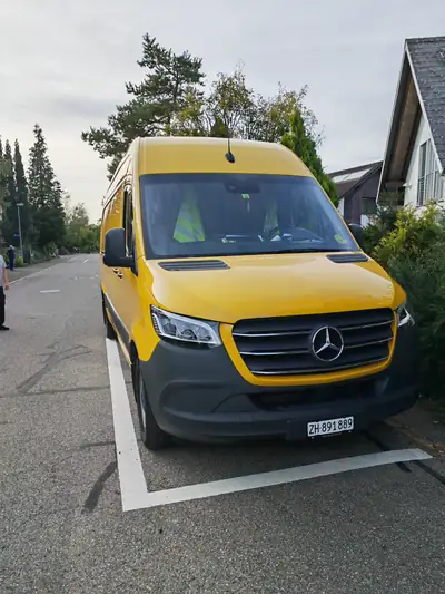 Mercedes-Benz Sprinter 2.2 CDI 143 — Utilitaire fiable, kilométrage modéré, prêt au travail — vue extérieure