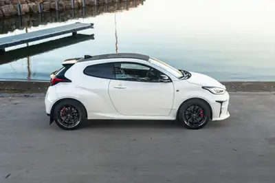 Toyota GR Yaris 1.6 Turbo Sport 4x4 — Sportive compacte avec Circuit Pack, 55'270 km — Thumbnail 8