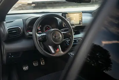 Toyota GR Yaris 1.6 Turbo Sport 4x4 — Sportive compacte avec Circuit Pack, 55'270 km — Thumbnail 13