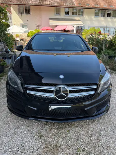 Mercedes-Benz A 250 AMG Line — Berline compacte dynamique, 211 ch et 180 000 km — exterior view