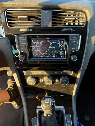 VW Golf 2.0 TDI Highline — Diesel performant, équipement premium et transmission intégrale — Thumbnail 8