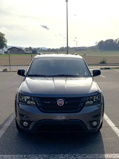 Fiat Freemont 2.0 JTD 170 Black Code 4x4 — SUV 7 places, diesel performant, équipement premium — vista posteriore
