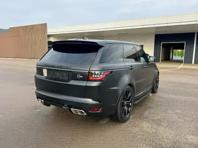 Land Rover Range Rover Sport 5.0 V8 SVR — Performance extrême, 71'000 km seulement — Heckansicht
