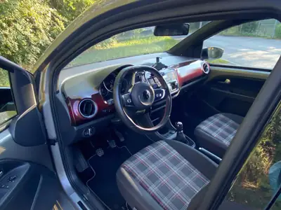 VW Up 1.0 TSI 115 GTI — Citadine GTI sportive, 23 500 km seulement — détail