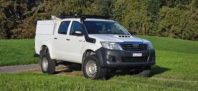 Toyota HI-LUX 2.5 D-4D Expeditionsfahrzeug — 4x4 tout-terrain équipé, sans accident — intérieur
