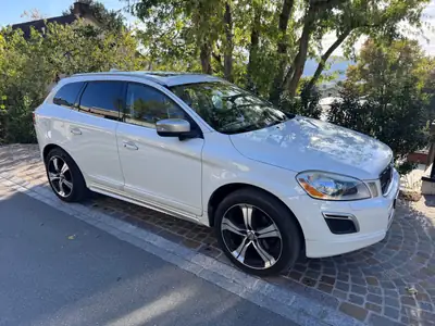 Volvo XC60 2.4 D3 R-Design AWD — SUV premium diesel, entretien Volvo régulier — vue extérieure