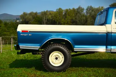 Ford F-100 Ranger XLT 4x4 Highboy 1975 — Légende americana V8 460 cui restaurée — dettaglio