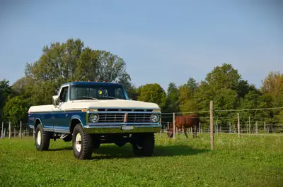 Ford F-100 Ranger XLT 4x4 Highboy 1975 — Légende americana V8 460 cui restaurée — Miniatura 15