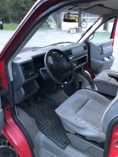 VW T4 2.5 TDI 102 ch — Minibus robuste, sans sinistre, 370'000 km — detail