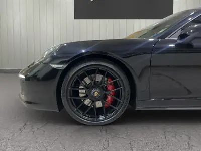 Porsche 911 Targa 4 GTS — Cabriolet sport légendaire, 450 ch et toit rétractable — Miniature 9