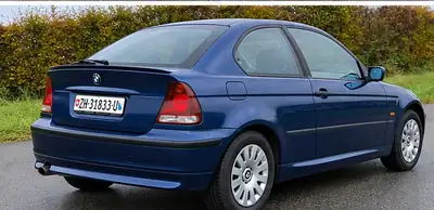 BMW 316ti — Compacte sportive 2004, moteur performant et économique — côté