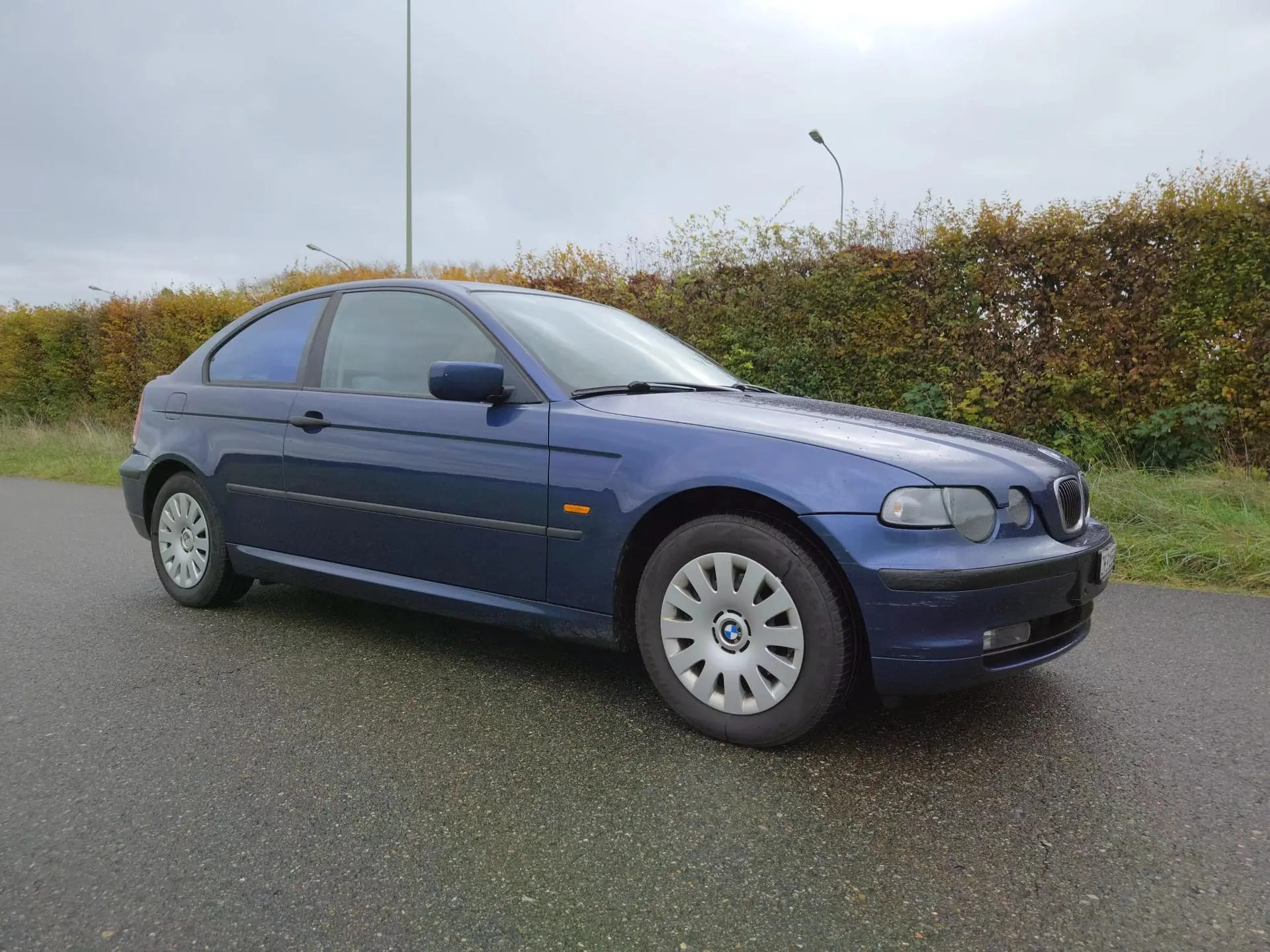 BMW 316ti — Compacte sportive 2004, moteur performant et économique