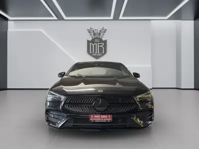 Mercedes-Benz CLA 250 AMG Line — Berline sportive, 224 ch et Pack Black — côté