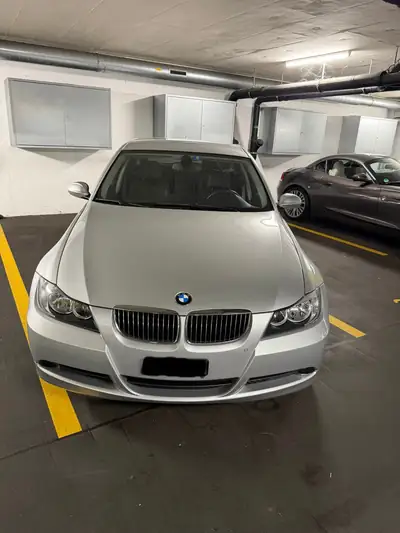 BMW 325 xi Touring — Break polyvalent, traction intégrale, 218 ch — Seitenansicht
