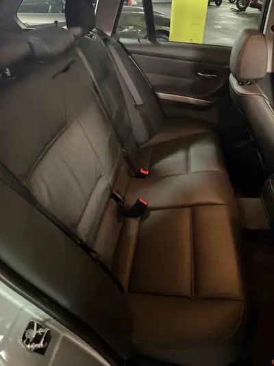 BMW 325 xi Touring — Break polyvalent, traction intégrale, 218 ch — Heckansicht
