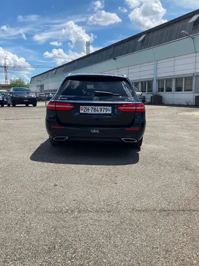 Mercedes-Benz E 200 4matic Break — Hybrid essence, 211 ch, transmission intégrale — arrière