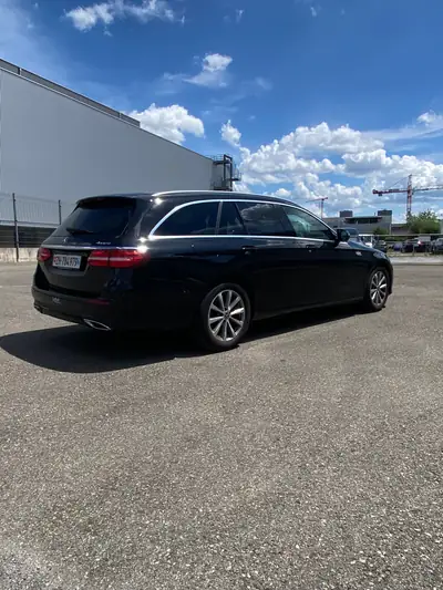 Mercedes-Benz E 200 4matic Break — Hybrid essence, 211 ch, transmission intégrale — intérieur