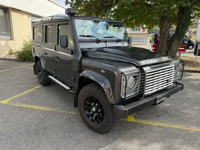 Land Rover Defender 2.2 TD4 SW SE — Le 4×4 mythique, robustesse et polyvalence garanties — vista posteriore