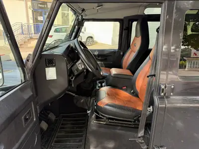 Land Rover Defender 2.2 TD4 SW SE — Le 4×4 mythique, robustesse et polyvalence garanties — interni
