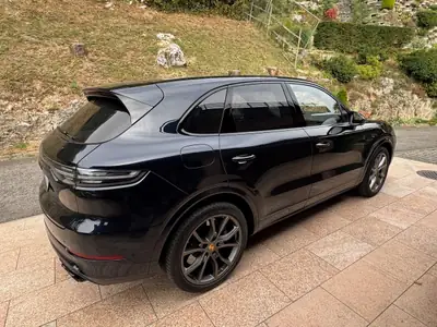 Porsche Cayenne Turbo S E-Hybrid V8 680 PS — SUV hybride haute performance, 121'000 km, garantie Porsche — fianco