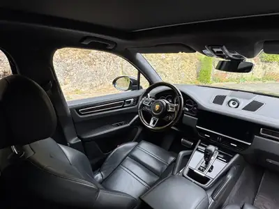 Porsche Cayenne Turbo S E-Hybrid V8 680 PS — SUV hybride haute performance, 121'000 km, garantie Porsche — interni