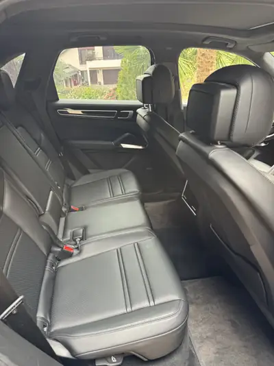 Porsche Cayenne Turbo S E-Hybrid V8 680 PS — SUV hybride haute performance, 121'000 km, garantie Porsche — Miniatura 12
