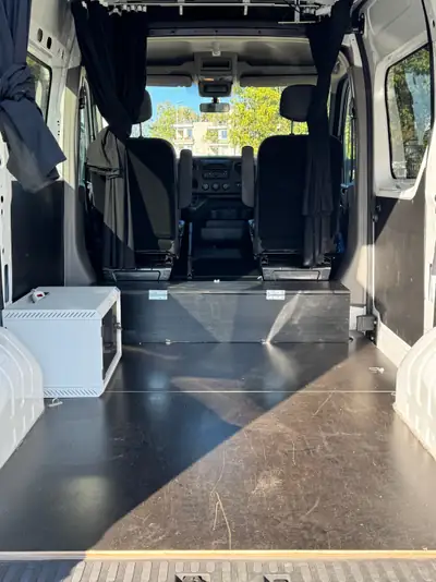 Opel Movano 2012 — Utilitaire fiable diesel, très basse kilométrage — interior