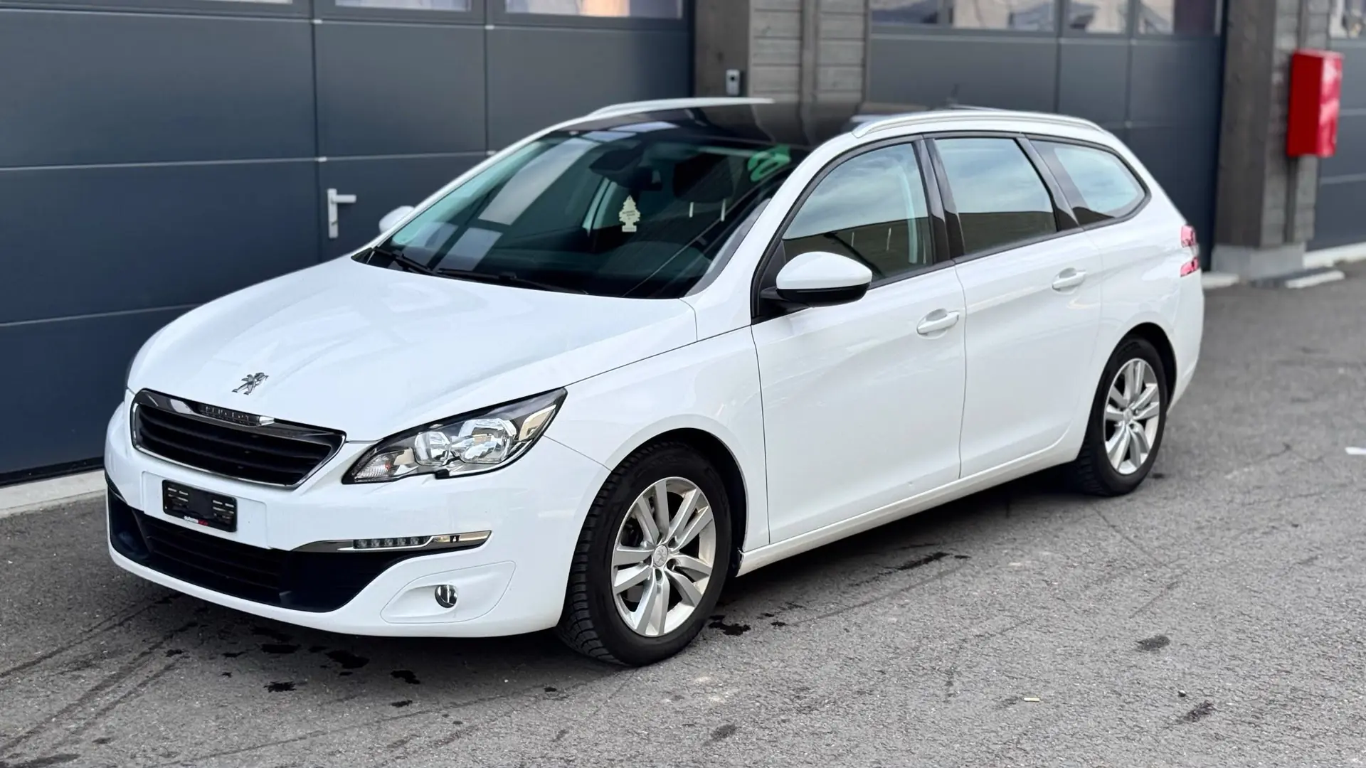 Peugeot 308 2015 occasion Bonstetten — 1